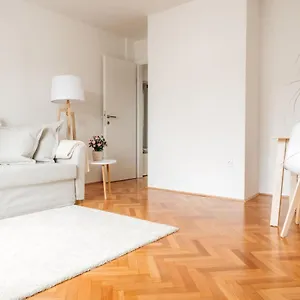white-apartment.hotels-in-ljubljana.com/