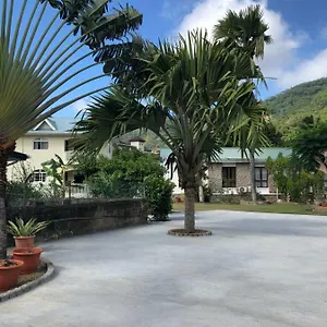 flower-garden-self-catering-apartments.maheislandhotels.com/